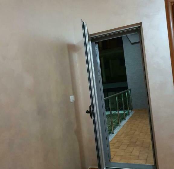 带阳台的豪华间, Kompleksi Gjoni