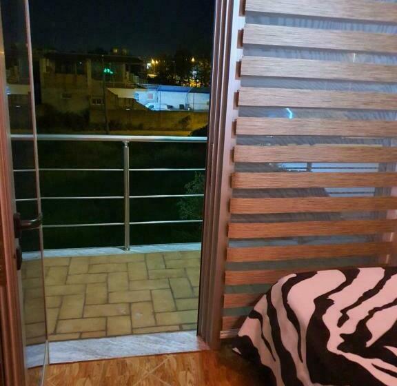 带阳台的豪华间, Kompleksi Gjoni