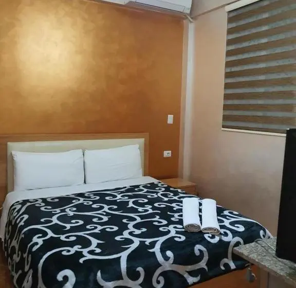 اتاق لوکس, Kompleksi Gjoni