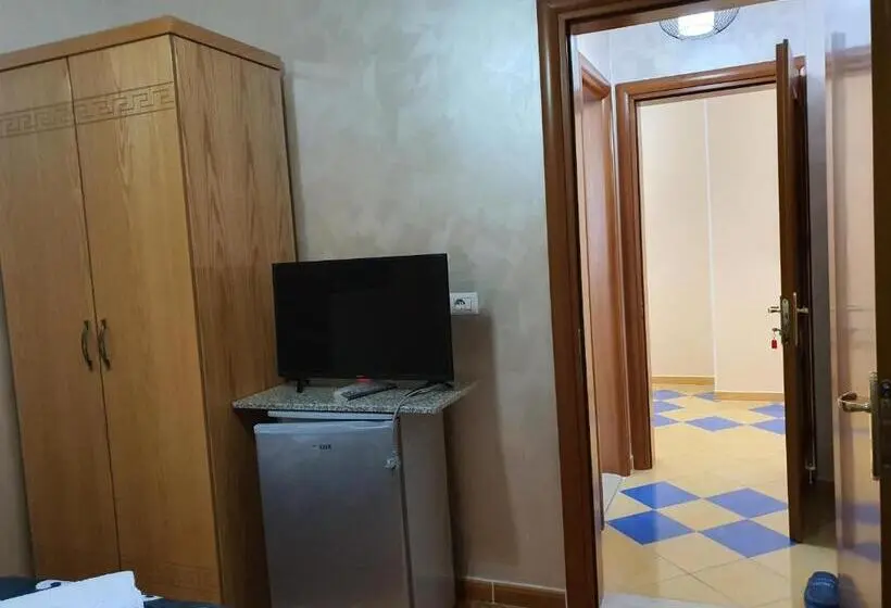 اتاق لوکس, Kompleksi Gjoni
