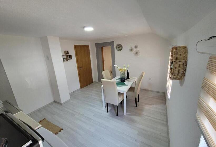 استودیوی استاندارد, Apartments Daris