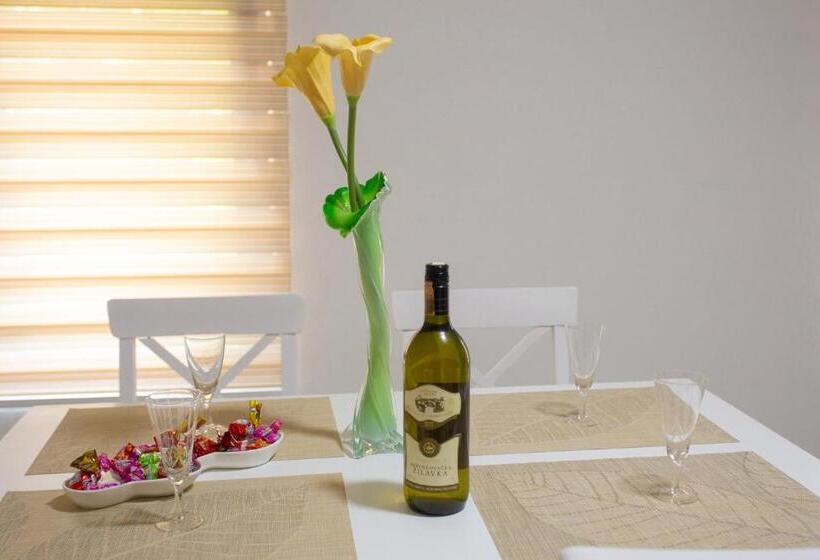 استودیوی استاندارد, Apartments Daris