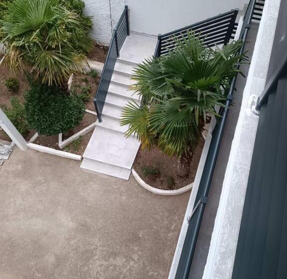 اتاق لوکس با بالکن, Apartments Daris