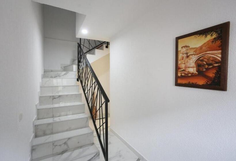 اتاق لوکس با بالکن, Apartments Daris