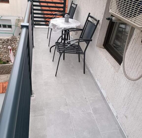 اتاق لوکس با بالکن, Apartments Daris