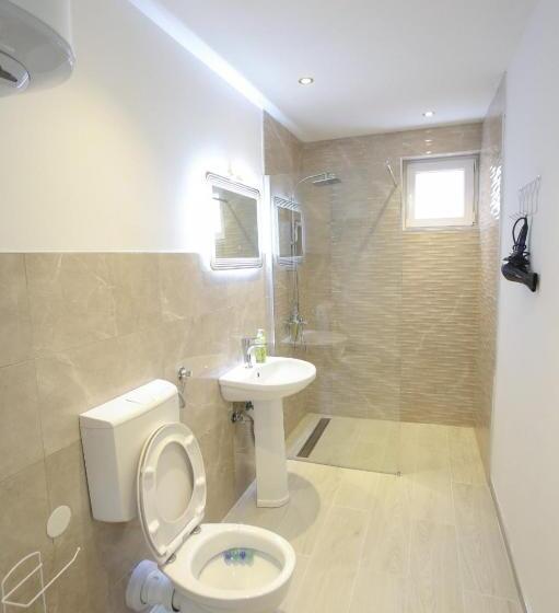 اتاق لوکس با بالکن, Apartments Daris