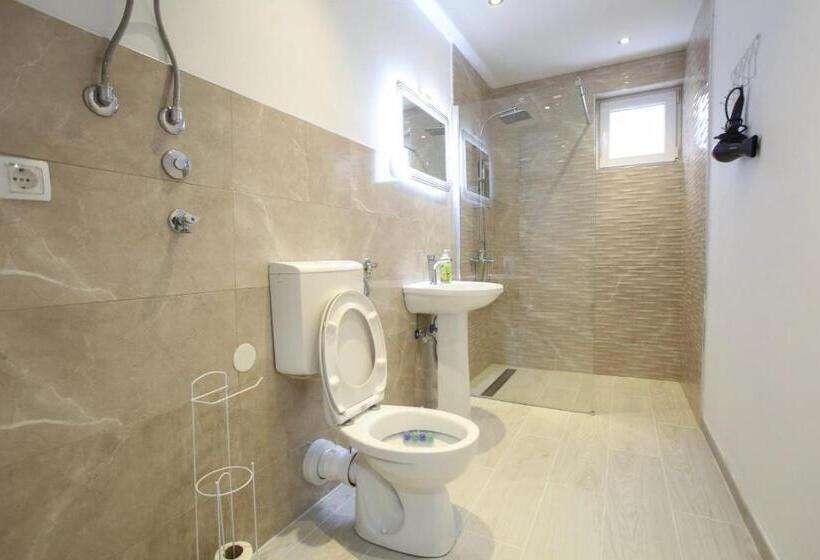 اتاق لوکس با بالکن, Apartments Daris