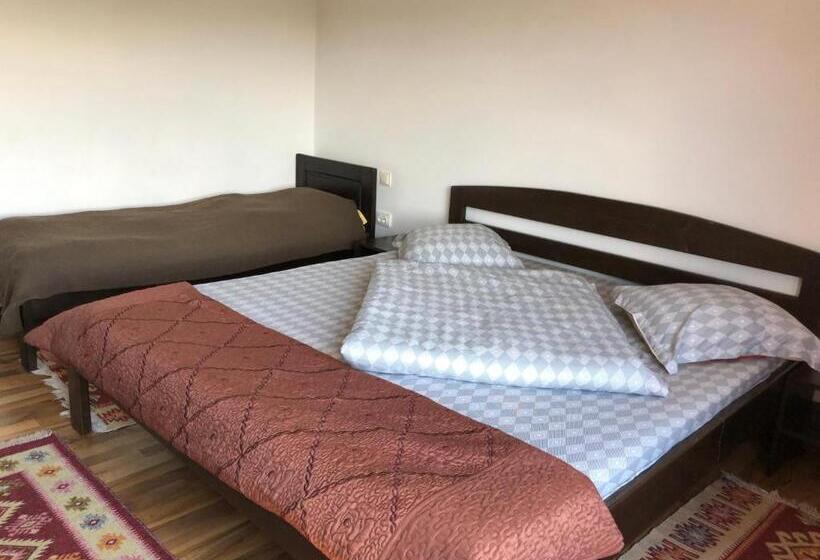 带阳台的三人标准间, Casa Maria