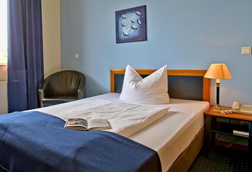 Номер Стандарт, H24 Hoteltow