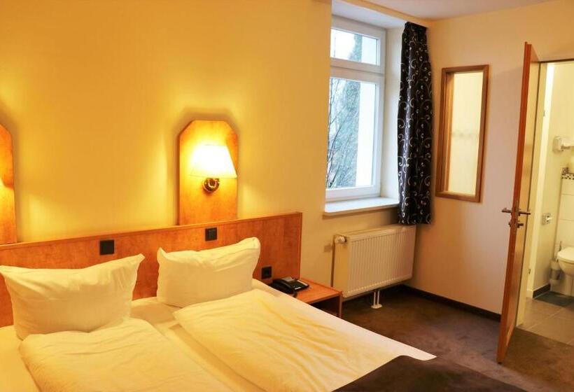 컴포트 룸, Frederikspark