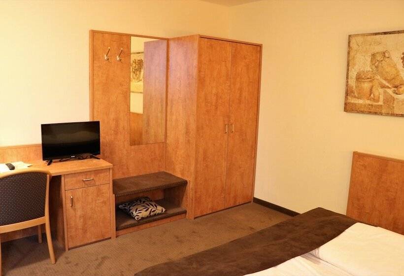 컴포트 룸, Frederikspark