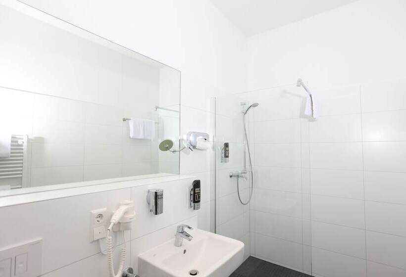 اتاق استاندارد, H24 Hoteltow