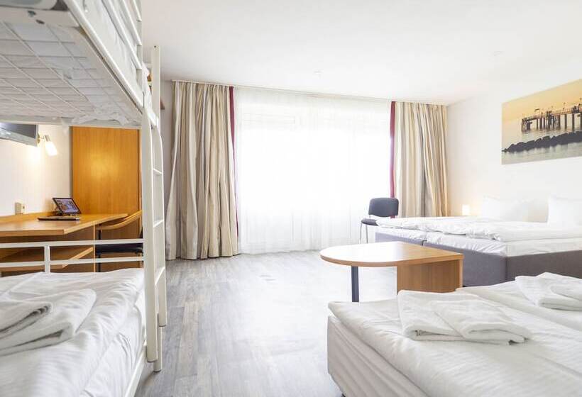 غرفة قياسية رباعية, Motel Stralsund