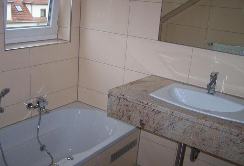 スタンダードルーム, Restaurant Laux