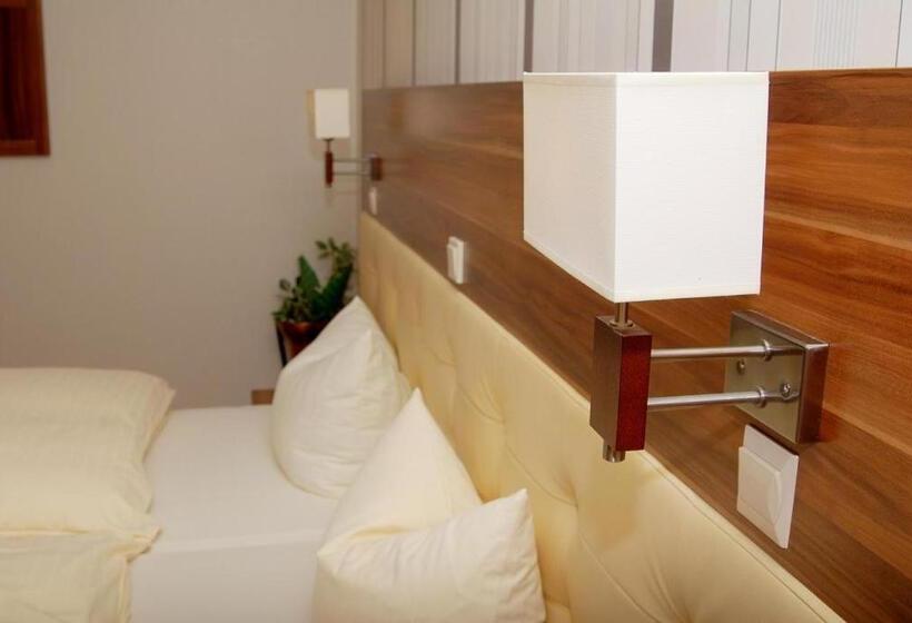 コンフォートルーム, Restaurant Laux