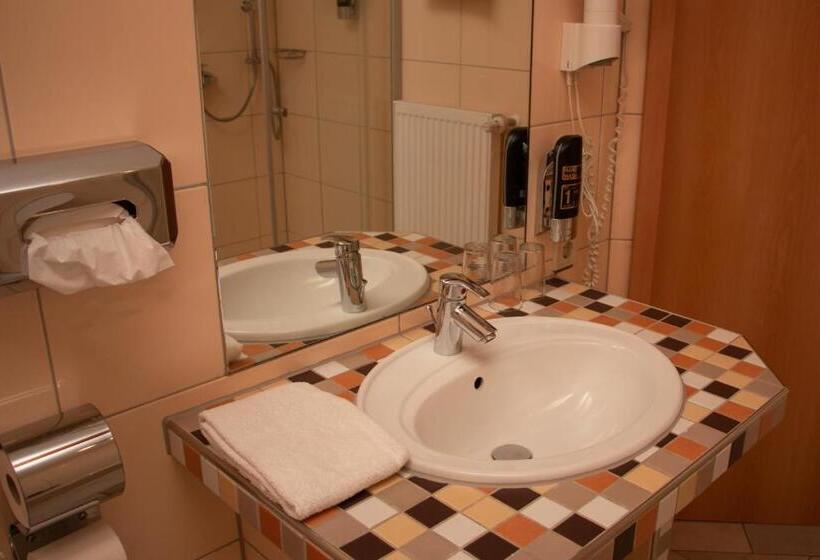 コンフォートルーム, Restaurant Laux