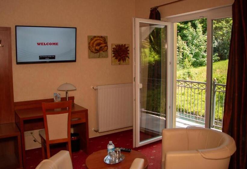 コンフォートルーム, Restaurant Laux