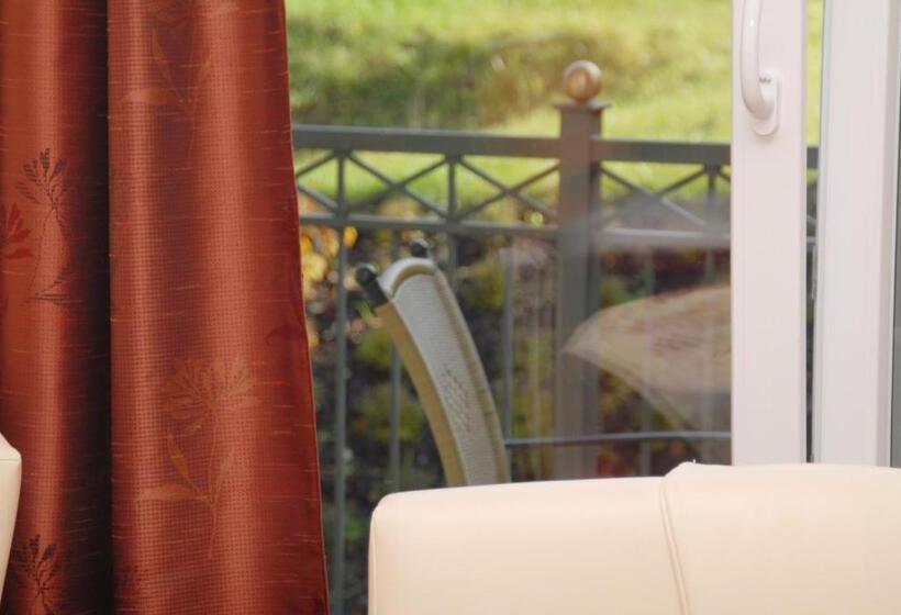 コンフォートルーム, Restaurant Laux