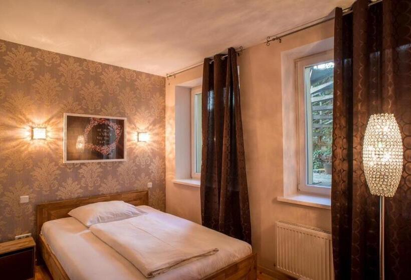 Standard Yhden Hengen Huone, Residenz Begaswinkel