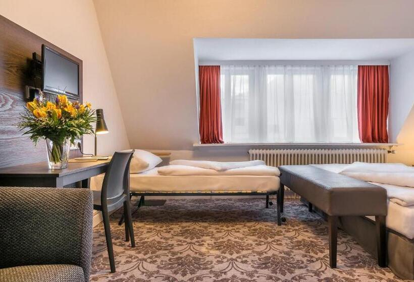 家庭间, Signature Hotel Astoria