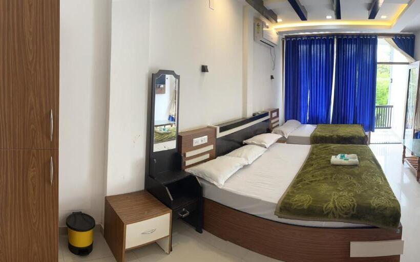 家庭套房, Dakshinakasi Guest House