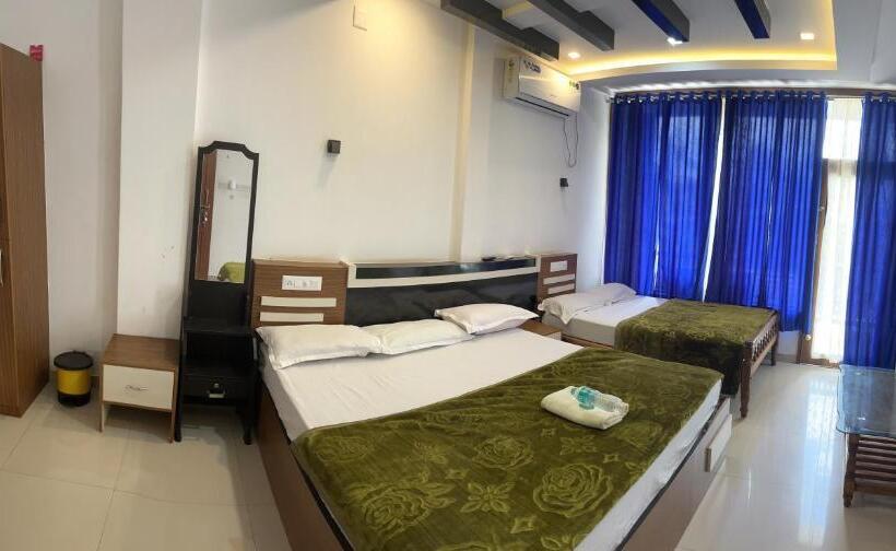 家庭套房, Dakshinakasi Guest House