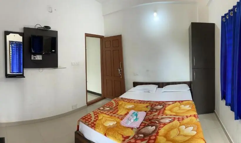 バルコニー付きデラックスルーム, Dakshinakasi Guest House