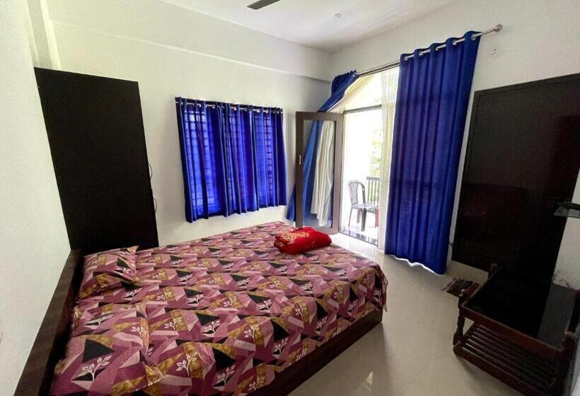 带阳台的豪华间, Dakshinakasi Guest House