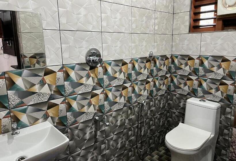 带阳台的豪华间, Dakshinakasi Guest House