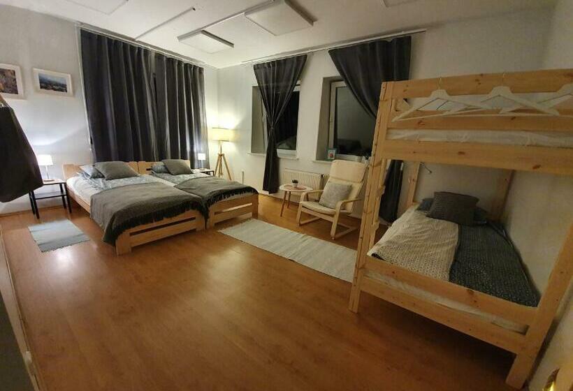 اتاق استاندارد چهار تخته, Surf Inn