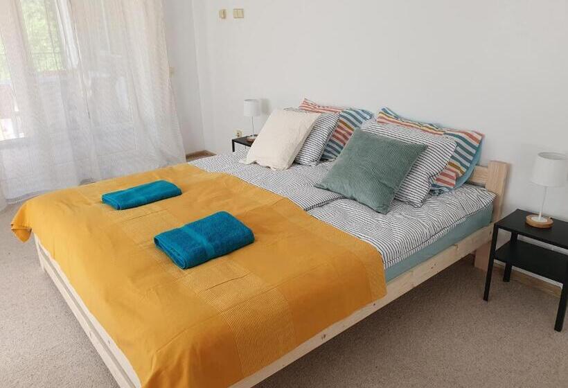 اتاق استاندارد چهار تخته, Surf Inn