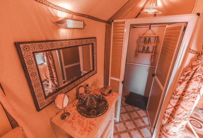 كوخ قياسي, Best Desert Luxury Camp