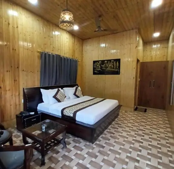 キングサイズベッドのスタンダードルーム, Mr River Resort   Mohanchatti Rishikesh