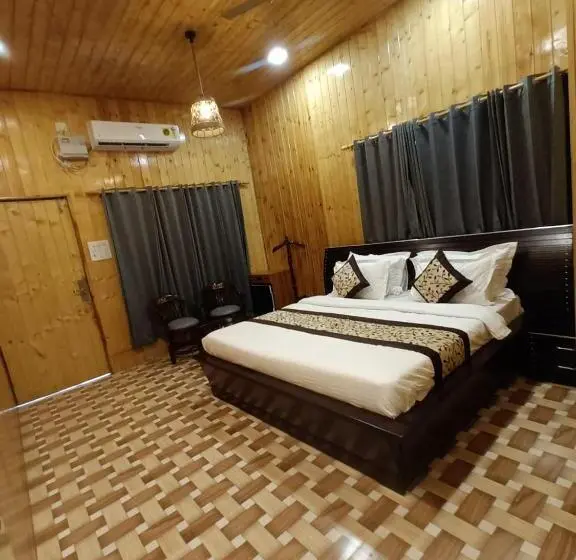 キングサイズベッドのスタンダードルーム, Mr River Resort   Mohanchatti Rishikesh