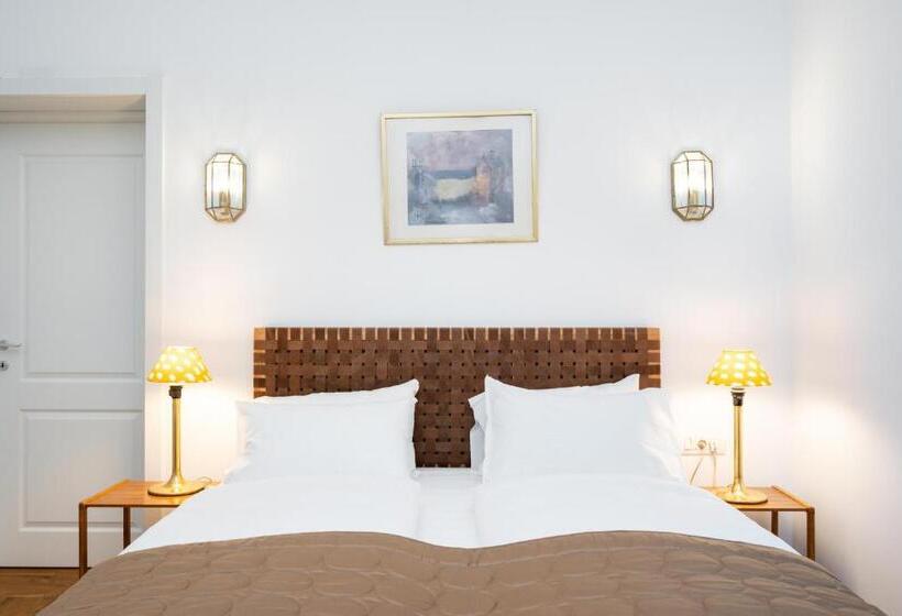 استودیوی استاندارد, Nobel Boutique