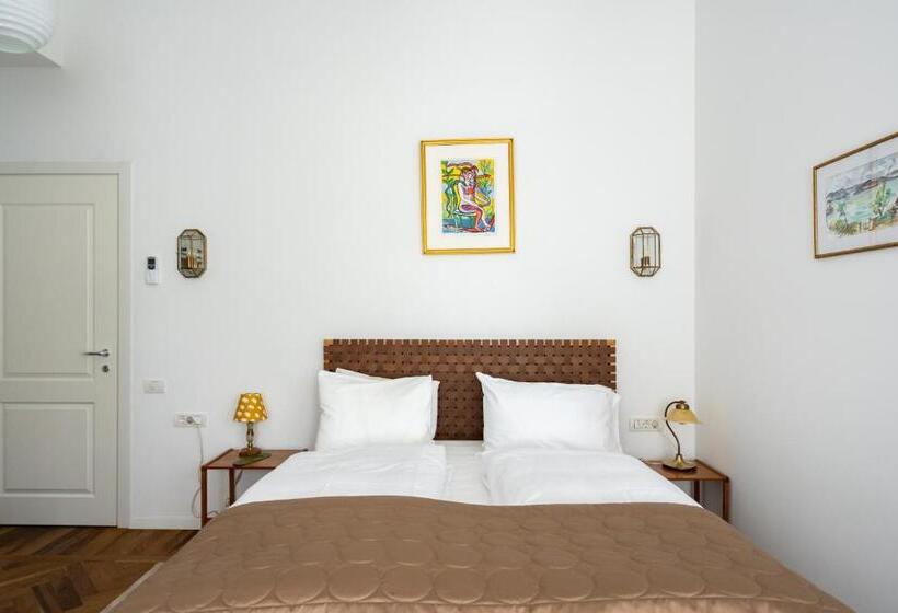 استودیوی استاندارد, Nobel Boutique