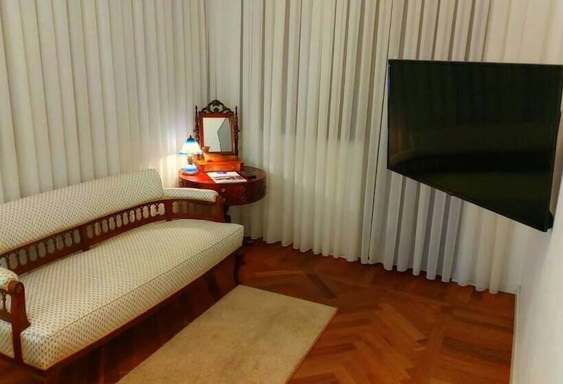 اتاق استاندارد با بالکن, Nobel Boutique