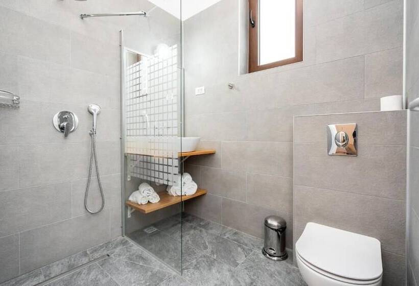 اتاق لوکس با بالکن, Nobel Boutique