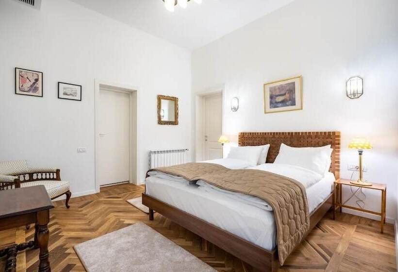 اتاق لوکس با بالکن, Nobel Boutique