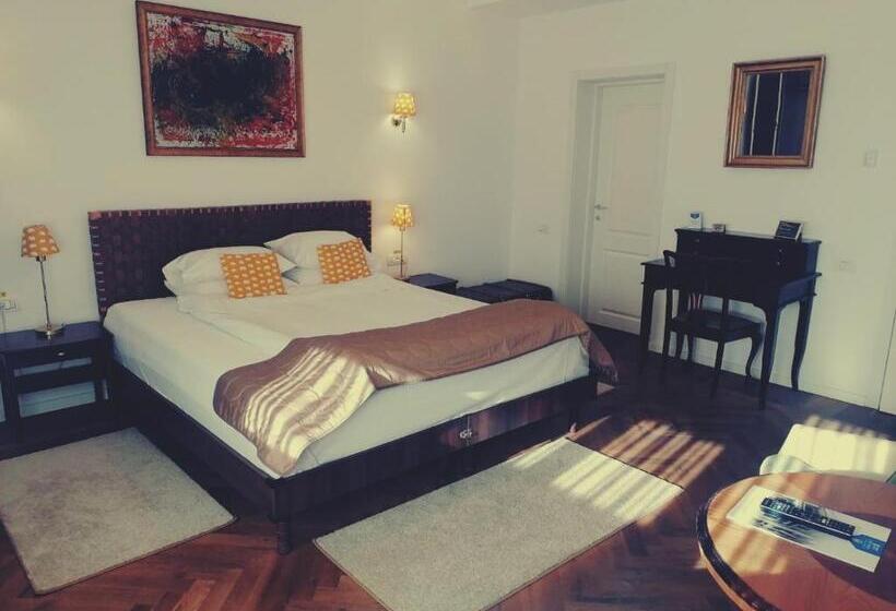 اتاق لوکس با بالکن, Nobel Boutique