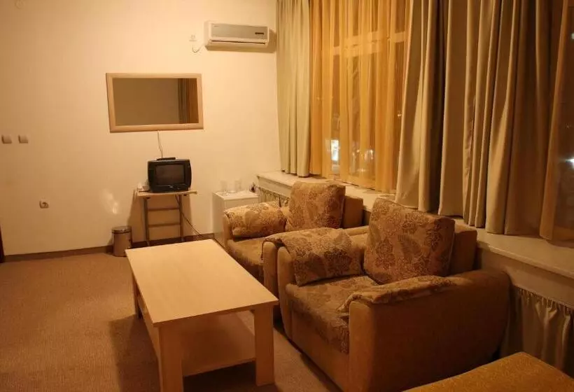 اتاق استاندارد چهار تخته, Alabin Central