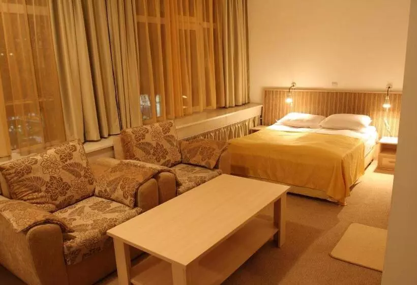 اتاق استاندارد چهار تخته, Alabin Central