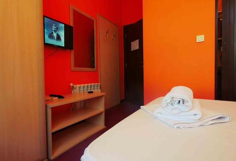 이코노미 룸, Alabin Central