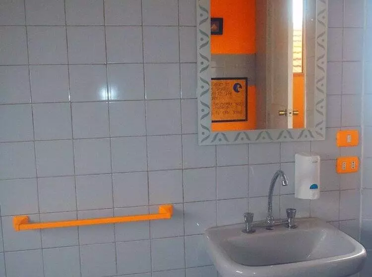 اتاق استاندارد با سرویس بهداشتی مشترک, Costa Azul Bed & Breakfast   Hostel