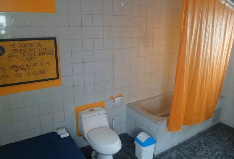 اتاق استاندارد با سرویس بهداشتی مشترک, Costa Azul Bed & Breakfast   Hostel