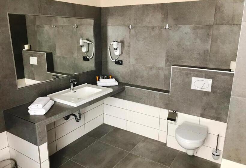 小型套房, Continental