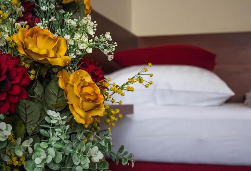 标准三人间, Continental