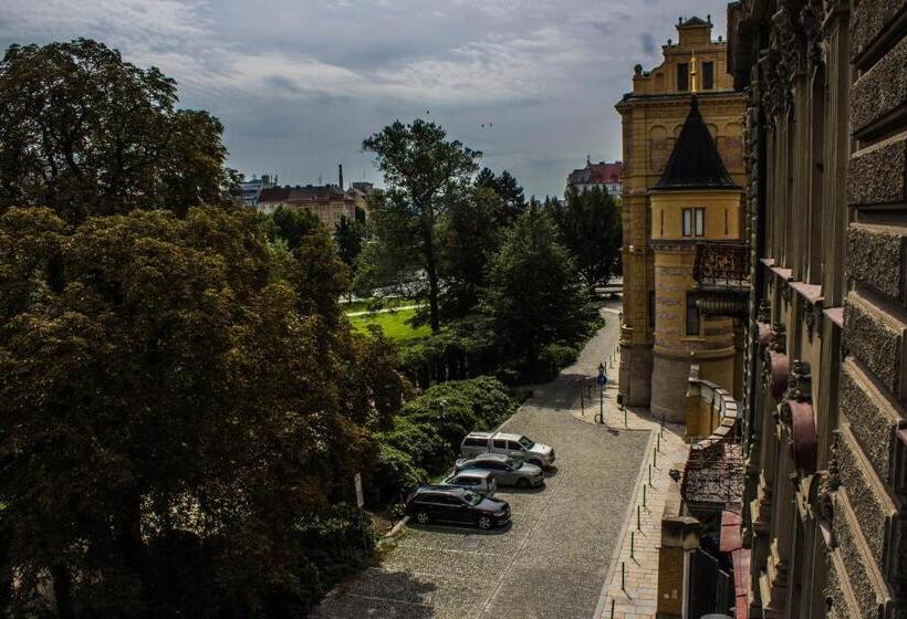 标准三人间, Continental