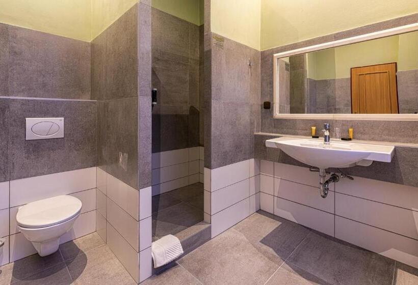 四人标准间, Continental