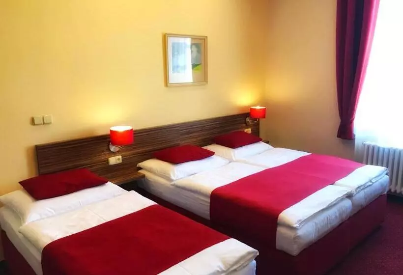 Economy Triple Room, Continental